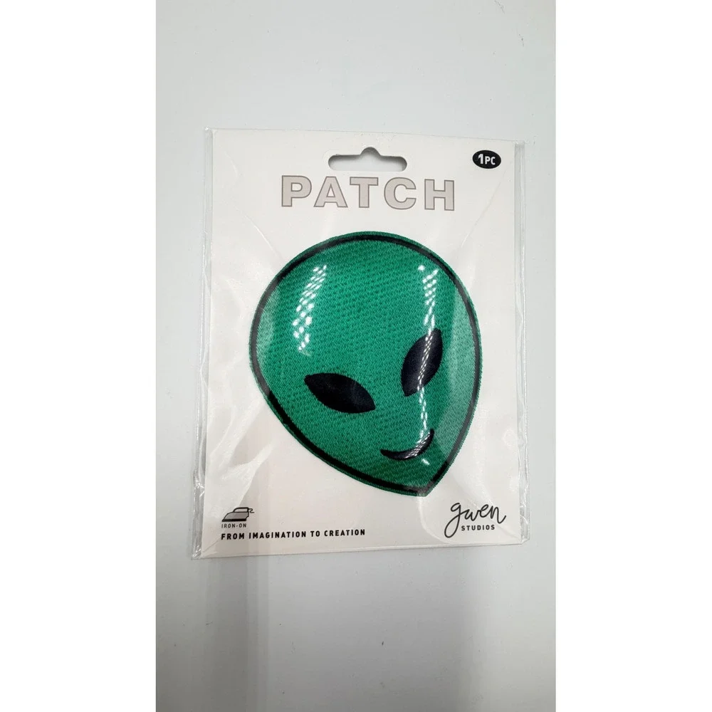 Gwen Studios Alien Face‎ Iron-On Patch Green Sci-Fi Embroidered Applique